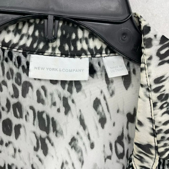 New York & Company Blouse Womens L Black Animal Print V-Neck Collared Sleeveless - Picture 9 of 11